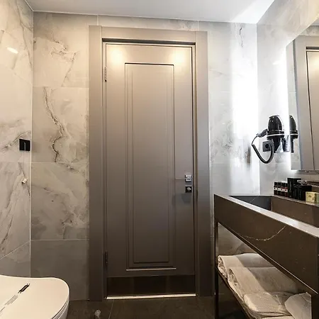 Pera Bosphorus Hotel 4*