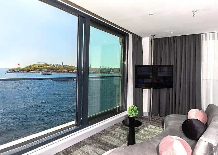 ホテル Pera Bosphorus 4*